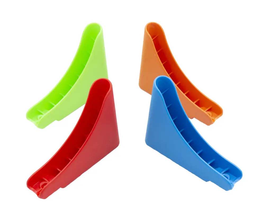 Угловой подпятник пластиковый для круглых и овальных труб с d 25мм, черный